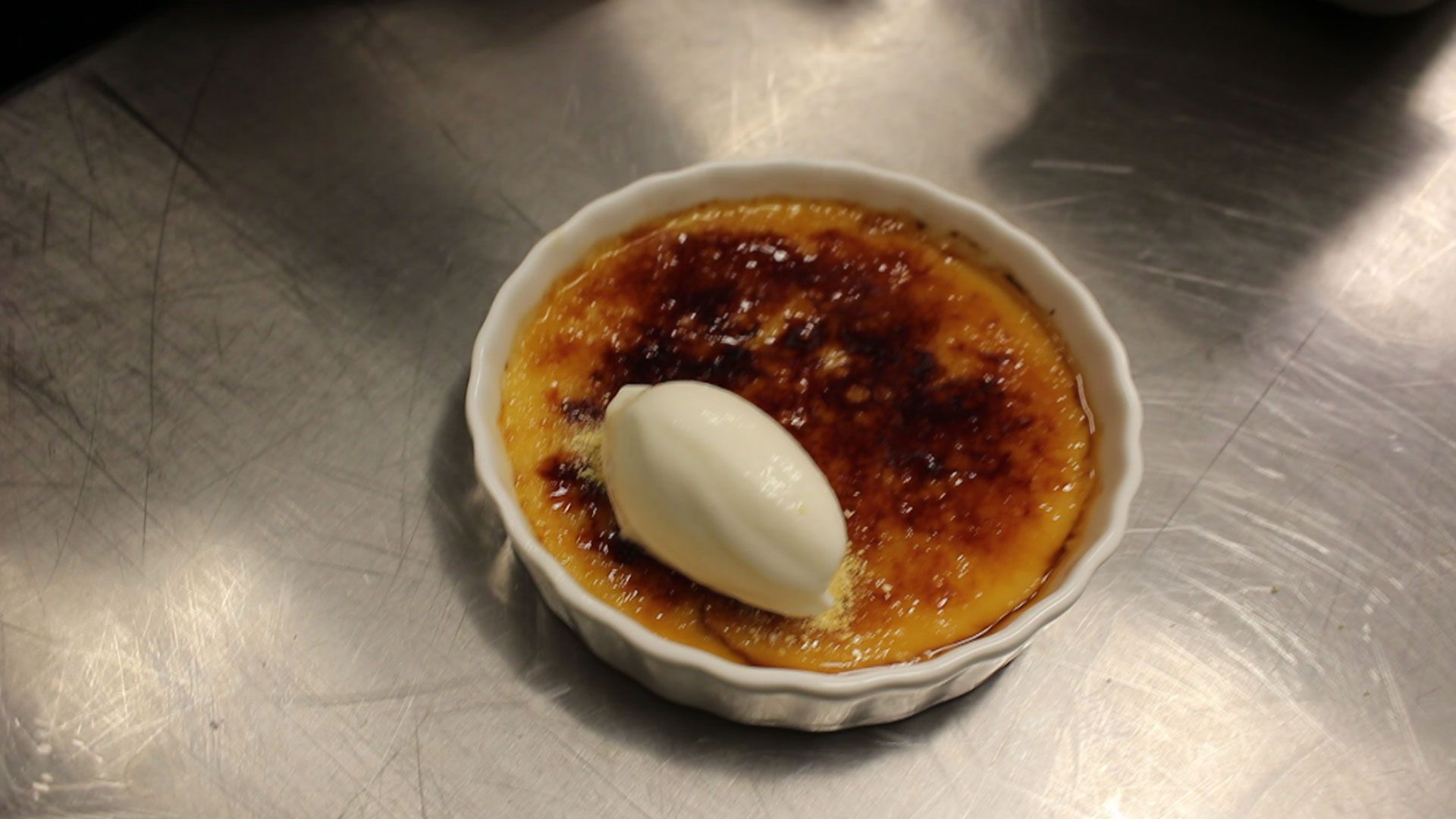 La traicional creme brulee, reversionada