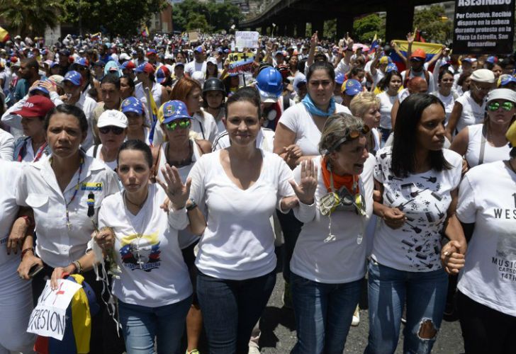 Marcha de mujeres en Venezuela.