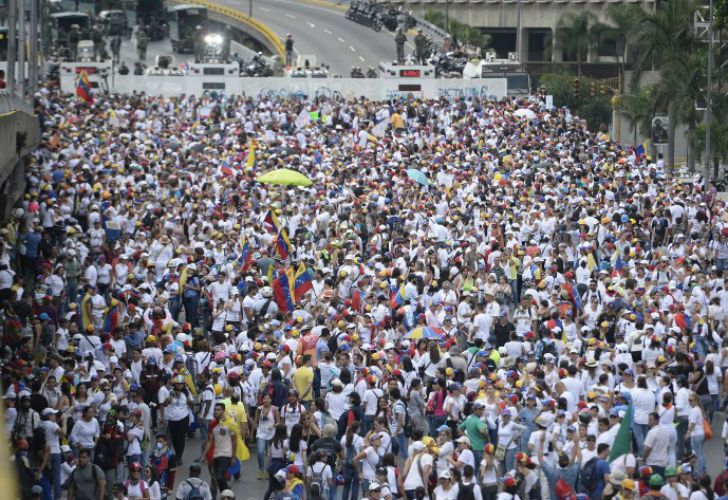 Marcha de mujeres en Venezuela.