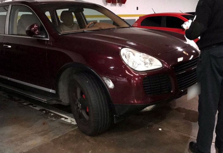 Tras identificarlas, se procedió a secuestrar una Dodge RAM y una Porsche Cayenne.