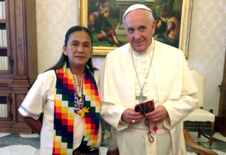 Milagro Sala junto al Papa Francisco.