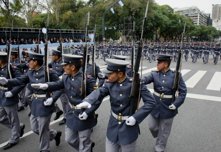 El sábado habrá desfiles por tierra y aire en conmemoración a la Revolución de Mayo.