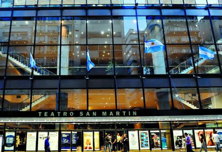 El Teatro San Martín abre sus puertas.