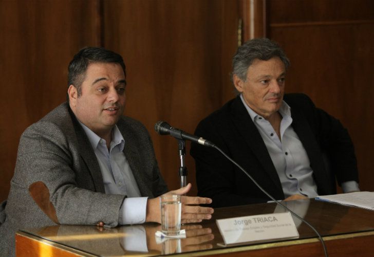 El ministro de Trabajo, Jorge Triaca, y el de Producción, Francisco Cabrera.