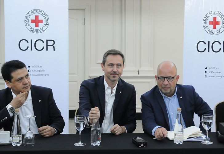 Diego Rojas, jefe de la misión del CICR en Buenos Aires, junto a Lorenzo Caraffi, jefe de la Delegación regional para Argentina Brasil, Chile, Paraguay y Uruguay y Corbaz