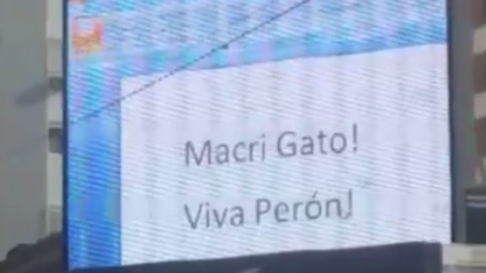 Hackearon una pantalla gigante en Belgrano