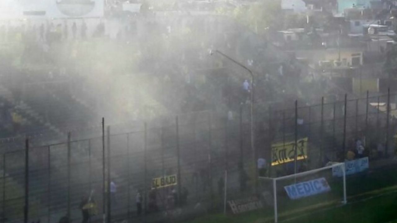 Graves incidentes entre la barra de Talleres de Escalada y la