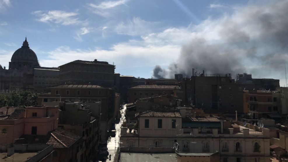 Explosión y humo en el Vaticano