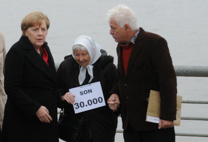 Merkel estuvo acompañada por a Marcelo Brodsky y Vera Jarach, de Madres de Plaza de Mayo