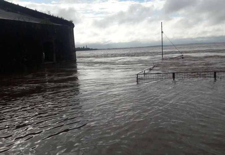 Inundación en Entre Ríos deja más de 3000 evacuados. Si bien no se esperan más lluvias, los suelos se encuentran saturados. 