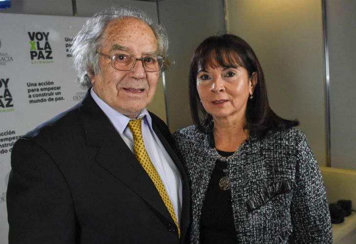 El premio Nobel, Adolfo Pérez Esquivel, junto a Susana Trimarco, en el encuentro de Rosario.