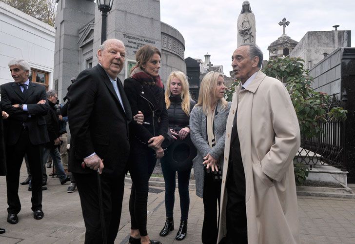 Bartolomé Mitre, su esposa Nequi Galotti, Esmeralda Mitre y Héctor Magnetto, presentes en el último adiós a Ernestina Herrera de Noble