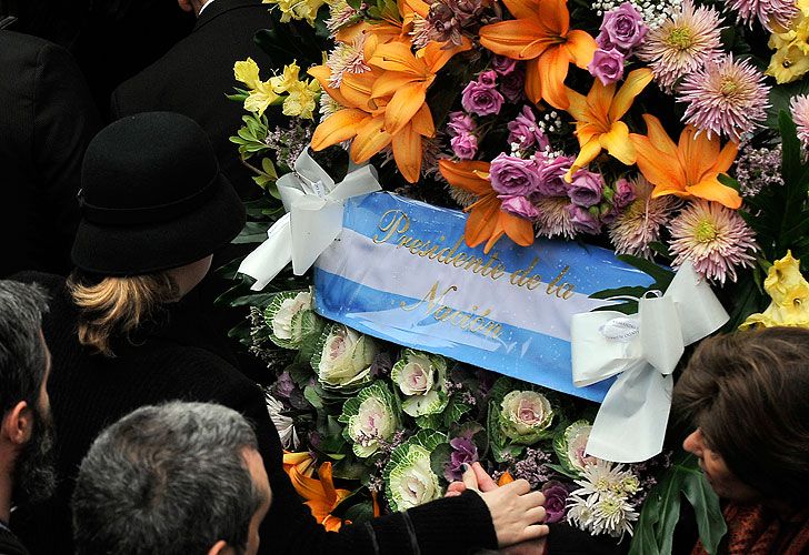 Presidencia de la Nación envió una corona al cementerio