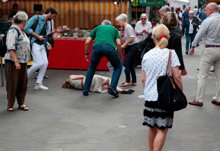 Exministra francesa agredida en plena calle durante campaña de legislativas