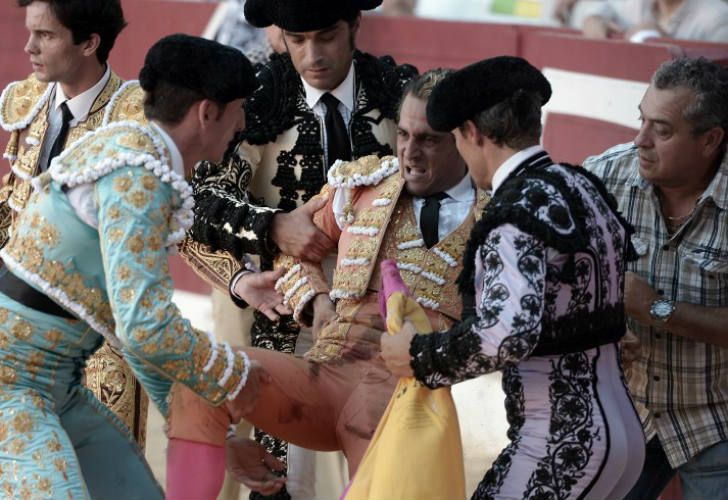 Falleció un torero luego de una cornada en una corrida en una plaza francesa.