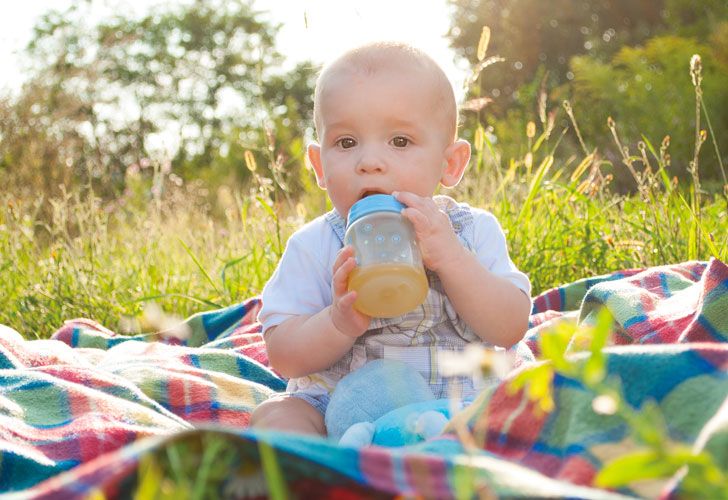 Pediatras piden que menores de un año no beban jugos de fruta