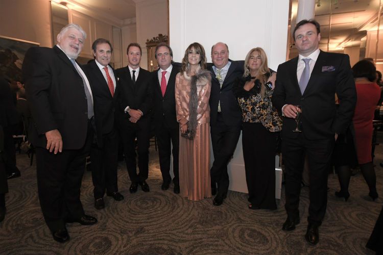 Adrián Werthein, Jorge Sanchez Córdova, Jorge Brito (hijo), Tato Lanusse, Fabiana Ricagno, Martín Cabrales y una amiga, y Juan Pablo Maglier.