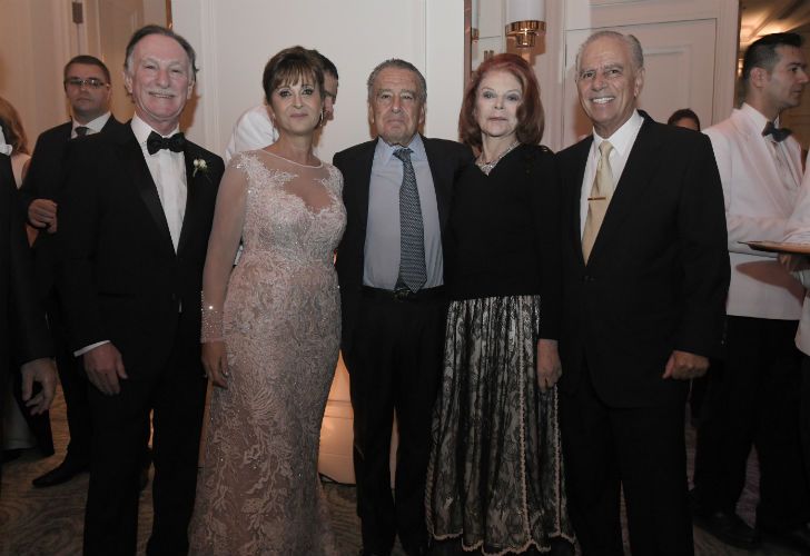 El matrimonio Weiss, Eduardo Eurnekian, Lili Sielecki y Carlos Bulgheroni.