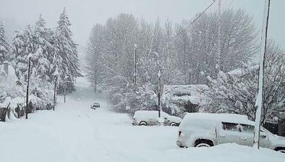 Todo blanco. En Esquel y otras zonas cordilleranas de Chubut, las calles amanecieron aisladas.