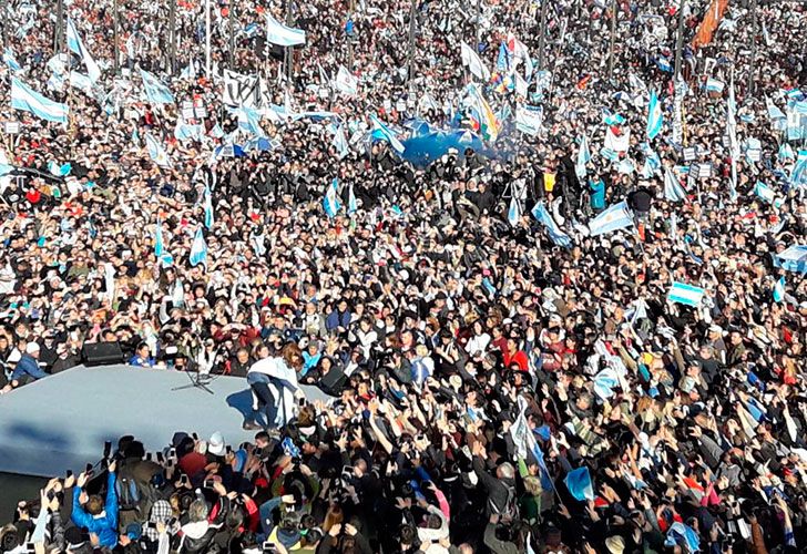 Acto de CFK en el estadio de Arsenal