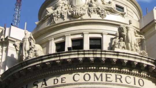 Las empresas que están en la Bolsa de Comcercio van a tener que esperar para recibir dólares frescos de los fondos que actúan en mercados emergentes.