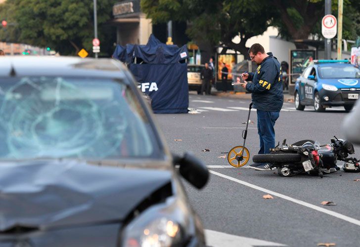 Dos motochorros murieron tras robo, persecución y choque múltiple en Retiro