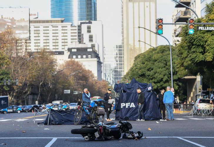 Dos motochorros murieron tras robo, persecución y choque múltiple en Retiro