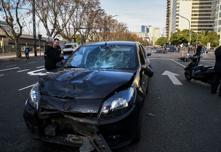 Dos motochorros murieron tras robo, persecución y choque múltiple en Retiro