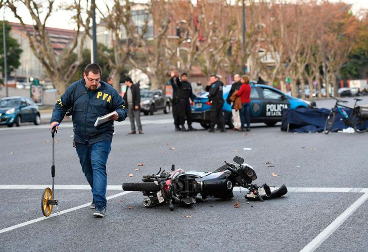 Dos motochorros murieron tras robo, persecución y choque múltiple en Retiro