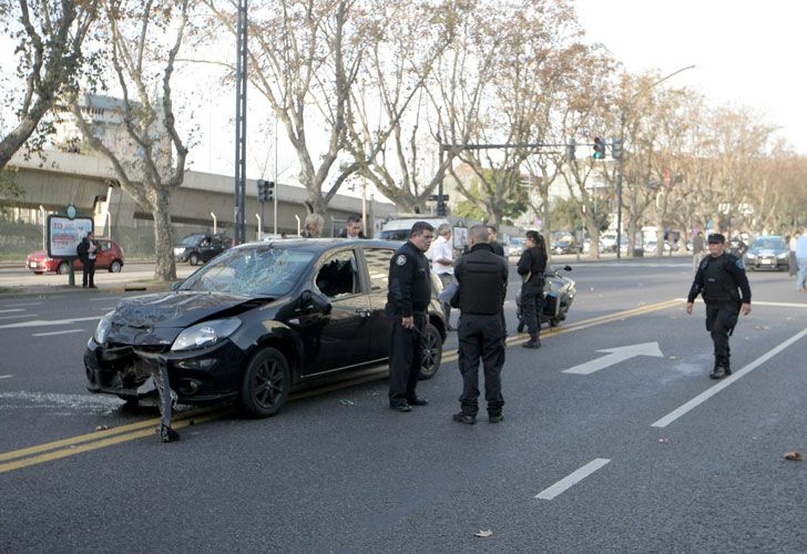 Dos motochorros murieron tras robo, persecución y choque múltiple en Retiro