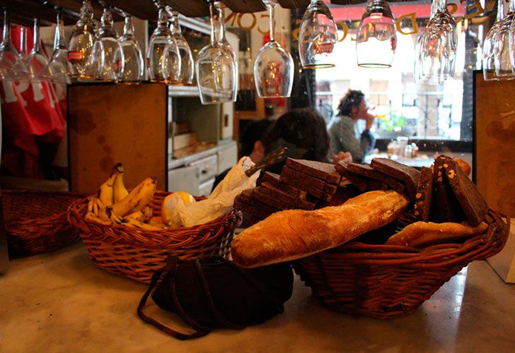 La panadería y pastelería ofrece opciones clásicas y algunos especiales como Cornbread, Carrot Cake, English Muffin y Shortcake.