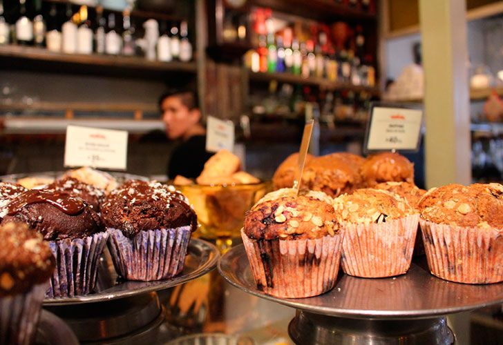 La panadería y pastelería ofrece opciones clásicas y algunos especiales como Cornbread, Carrot Cake, English Muffin y Shortcake.