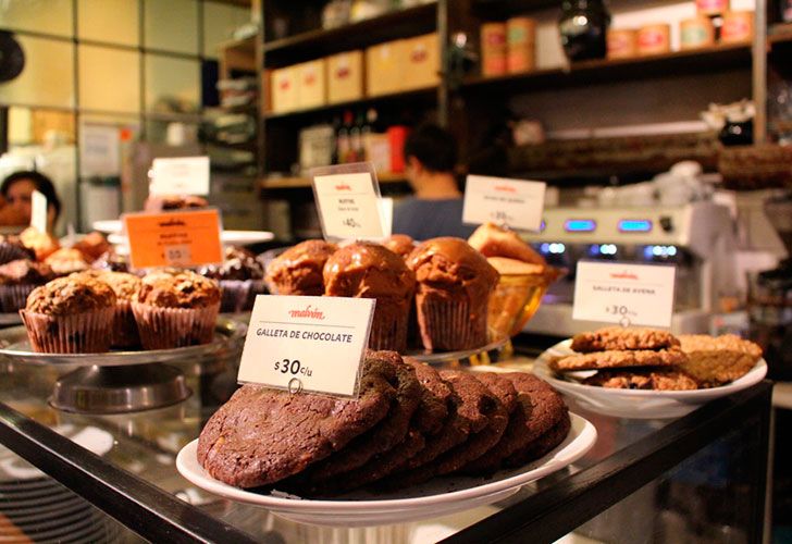 La panadería y pastelería ofrece opciones clásicas y algunos especiales como Cornbread, Carrot Cake, English Muffin y Shortcake.