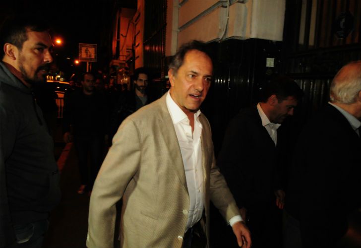 Scioli, de excandidato a presidente a quinto precandidato a diputado.