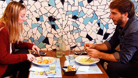 Comer afuera. Ya dejó de ser un problema. Sintaxis es un restó de Palermo que comenzó siendo un almacén de productos sin TACC y ante la demanda no paró de crecer.
