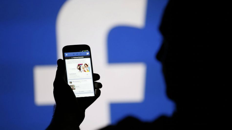 Debate por el manejo de Facebook de los anuncios publicitarios.