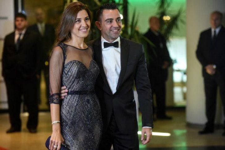 Xavi Hernandez, ahora jugador de la Liga de Qatar, junto a su esposa Núria Cunillera.