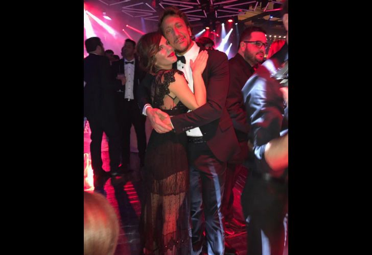 Nicolás Vázquez y Gimena Accardi en el casamiento de Lionel Messi y Antonela Roccuzzo.