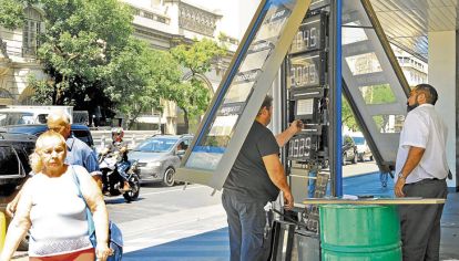 Te surten. Hubo importantes colas ayer en estaciones de servicio.