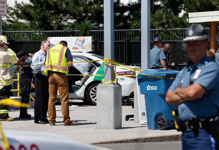 Taxista embiste a personas en el aeropuerto de Boston