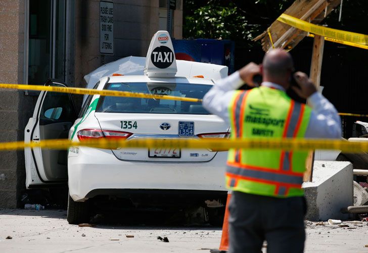 Taxista embiste a personas en el aeropuerto de Boston