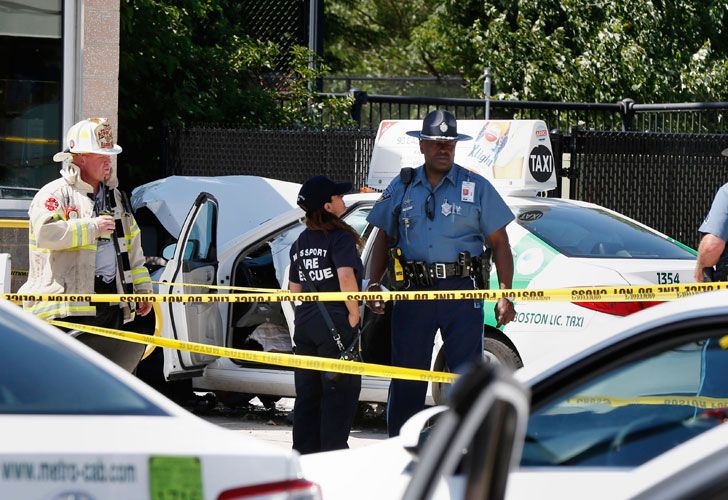 Taxista embiste a personas en el aeropuerto de Boston