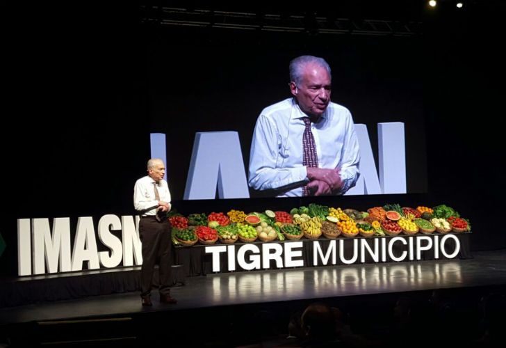 Una de las primeras medidas que propuso el Dr Cormillot es que "todos los colegios tengan bebedores escolares y los chicos no tengan que consumir bebidas azucaradas, que son una de las principales causantes del engorde".