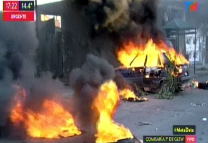 La protesta se originó por el asesinato de una joven.