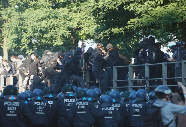 La protesta fue convocada por la autodenominada alianza autónoma y anticapitalista y es una de las más importantes de las previstas en la ciudad coincidiendo con el G20.