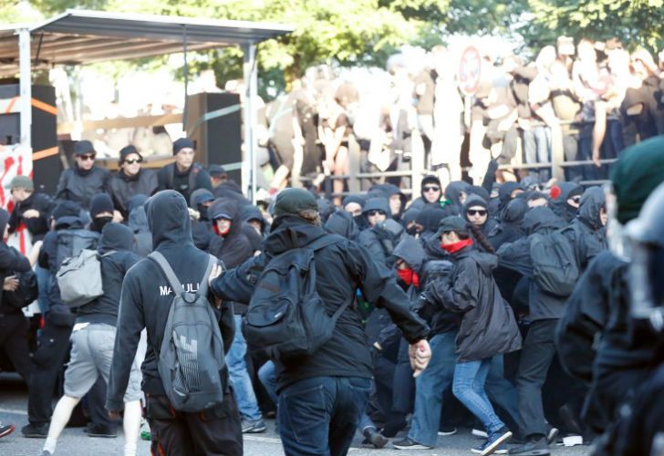 La Policía decidió cargar contra la marcha de cerca de 12.000 personas.