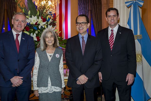 María Kodama con las máximas autoridades de la embajada de Estados Unidos en Argentina