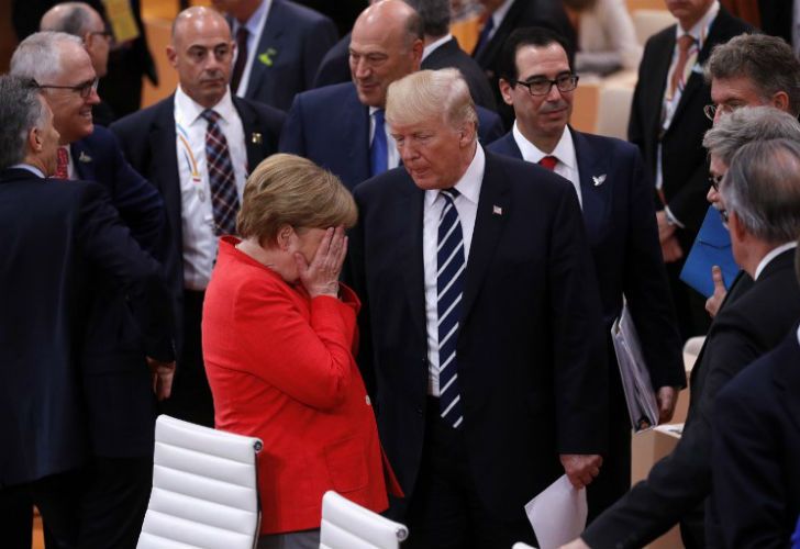 Pese a su discreción, la premier alemana no pudo ocultar su disgusto con Trump y Putin durante la reunión del G20.