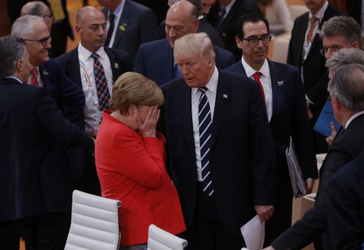Pese a su discreción, la premier alemana no pudo ocultar su disgusto con Trump y Putin durante la reunión del G20.