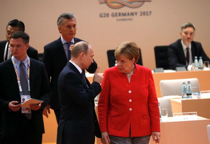 Pese a su discreción, la premier alemana no pudo ocultar su disgusto con Trump y Putin durante la reunión del G20.